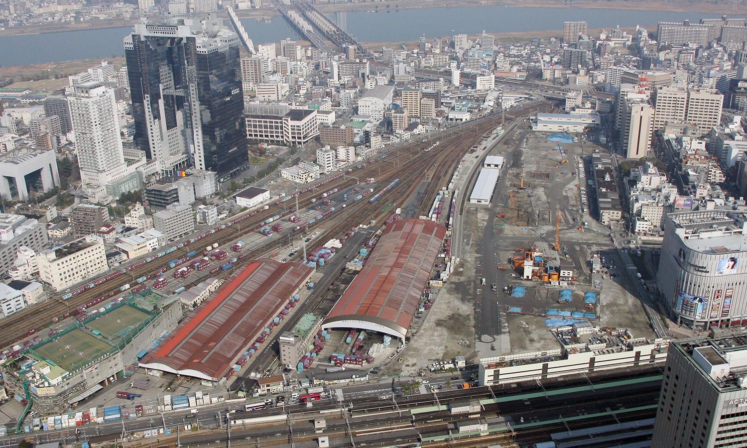 再開発の前には梅田貨物駅が広がっていた（2006年撮影）